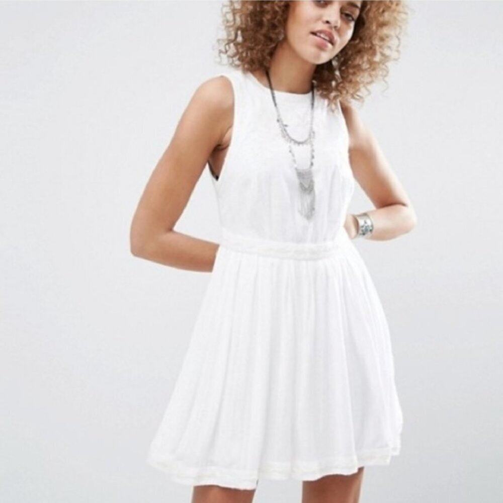 Free People White Embroidered Piece || Medium